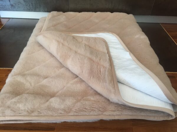 Pościel z wełny Alpaki Alpina Pasy Camel Jasny Pasy 220x200 + Podkład wełniany